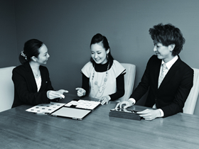 マリッジリング・結婚指輪のオーダーメイド、デザインと制作の大阪専門店Ruity（ルイティー）。大切なマリッジリング、婚約指輪、エンゲージリング、ジュエリーなどブライダルやウェディングアイテムから、オリジナルムービー（映像DVD）までフルオーダー。