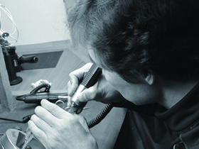 マリッジリング・結婚指輪のオーダーメイド、デザインと制作の大阪専門店Ruity（ルイティー）。大切なマリッジリング、婚約指輪、エンゲージリング、ジュエリーなどブライダルやウェディングアイテムから、オリジナルムービー（映像DVD）までフルオーダー。