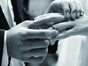 マリッジリング・結婚指輪のオーダーメイド、デザインと制作の大阪専門店Ruity（ルイティー）。大切なマリッジリング、婚約指輪、エンゲージリング、ジュエリーなどブライダルやウェディングアイテムから、オリジナルムービー（映像DVD）までフルオーダー。